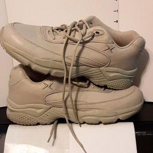 Women's walking shoe